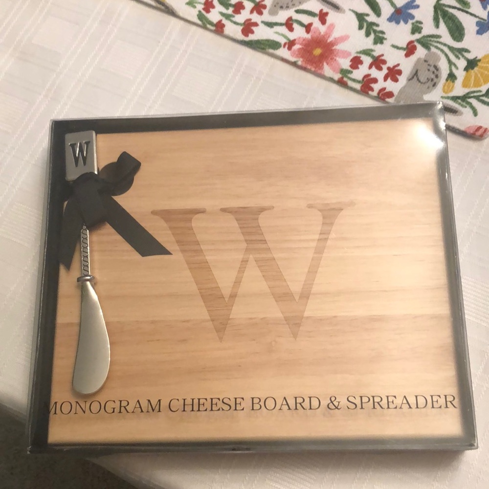 Monogram Cheese Board & Spreader Set - Letter W